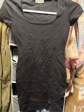 Black Scoop Neck Short Sleeve Dress